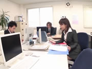 일본 비서는 그녀의 상사에 사랑을 만든다