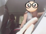 자동차에 아시아 여자 Selfie